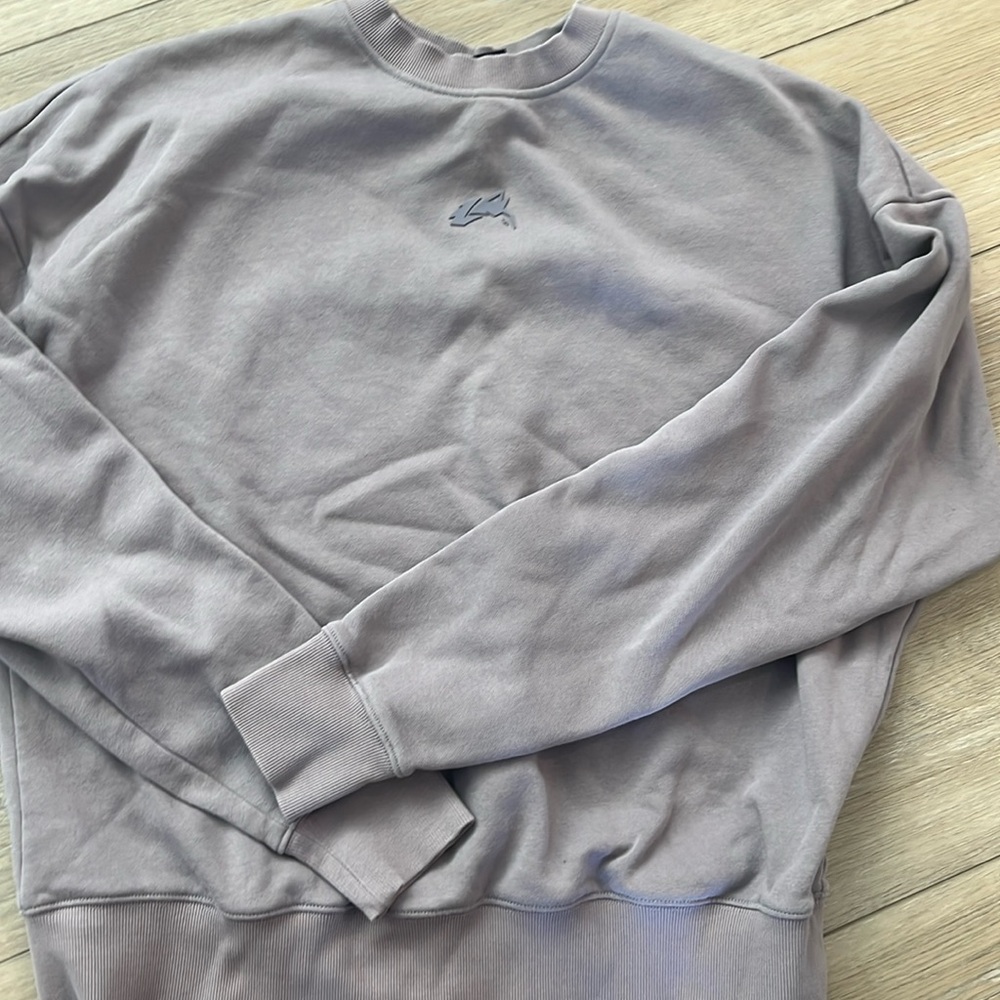 Alphalete sweater